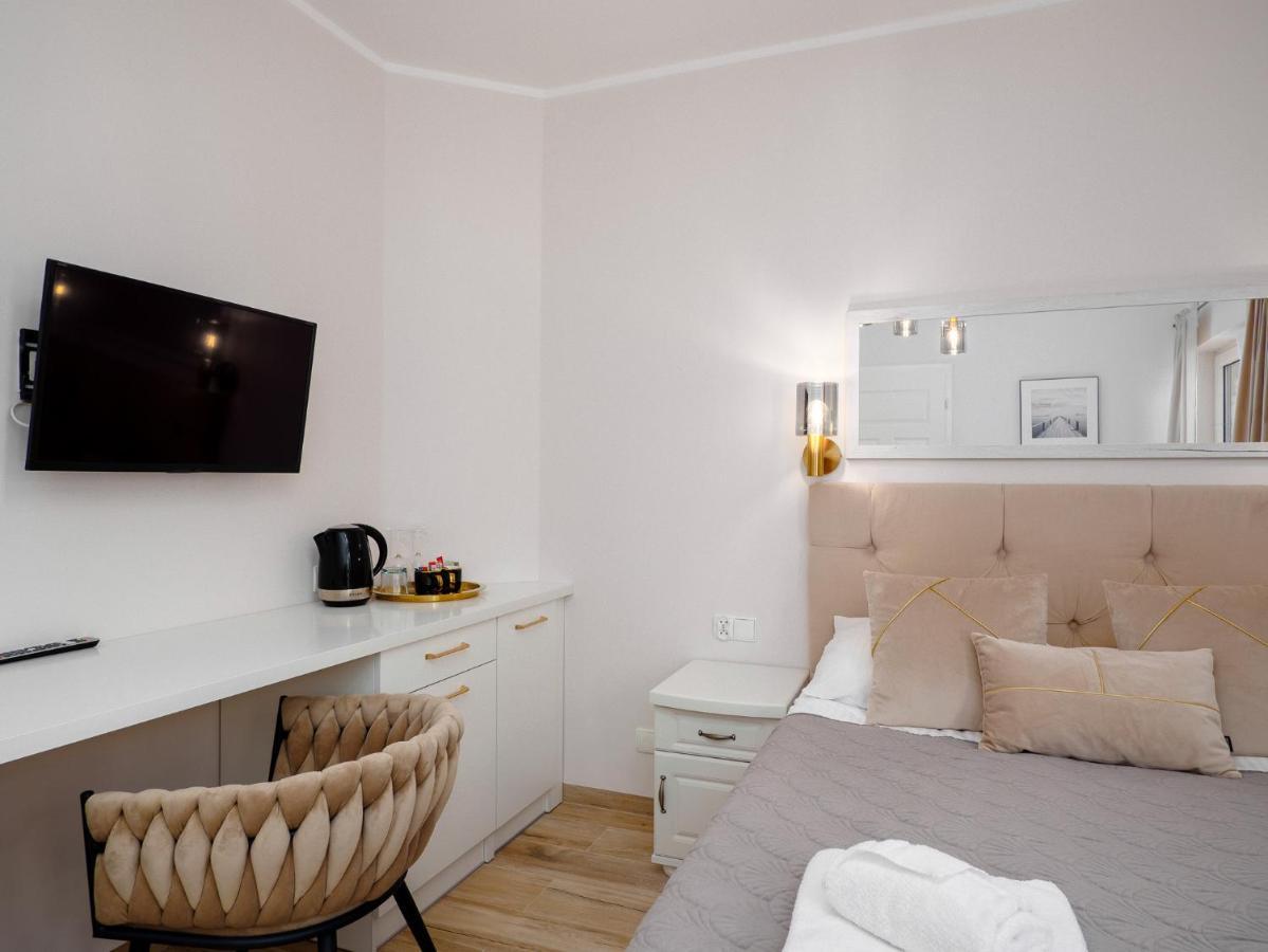Port 77 Hotel ครีนิซามอร์สกา ภายนอก รูปภาพ